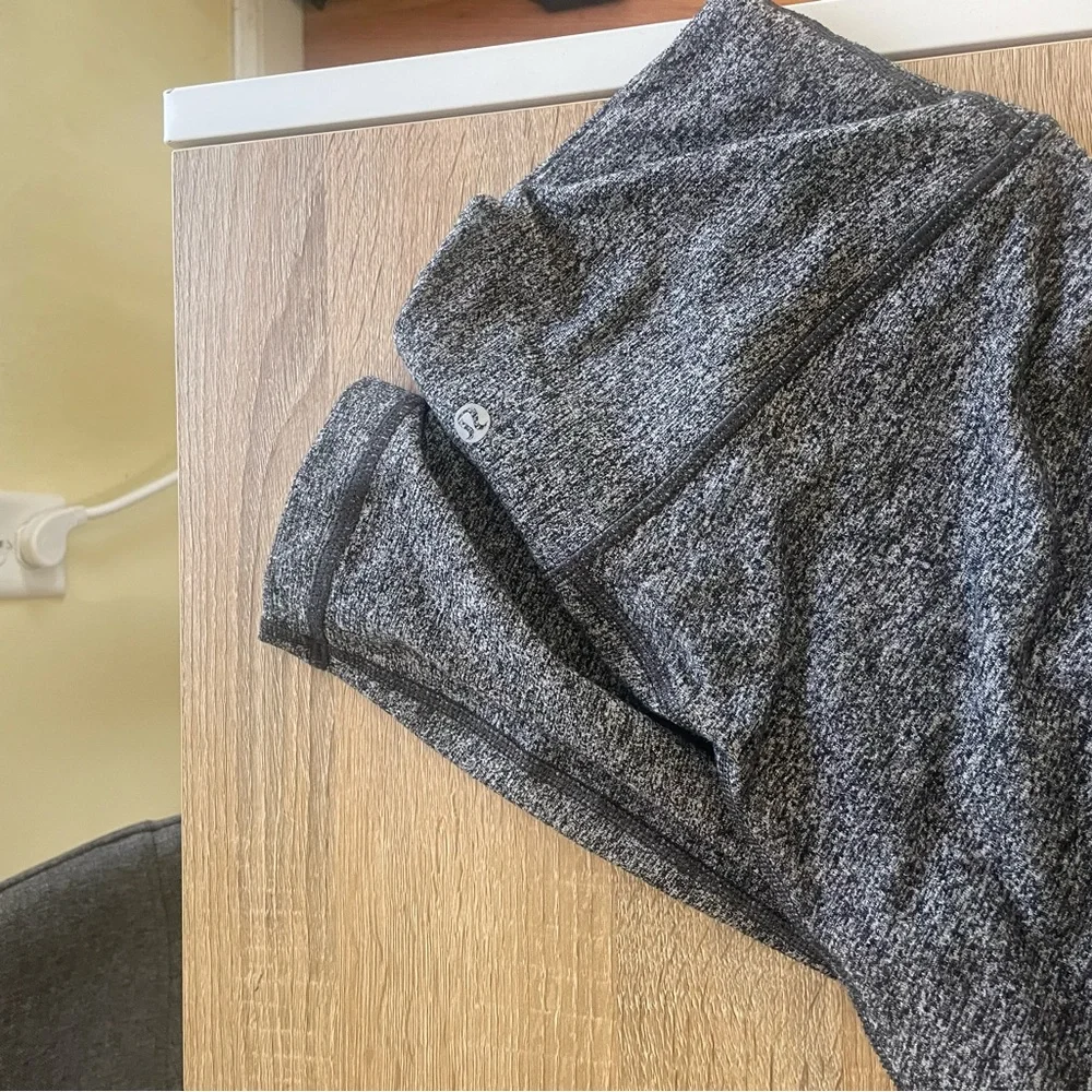 Lululemon leggings size 8! - Picture 2 of 3